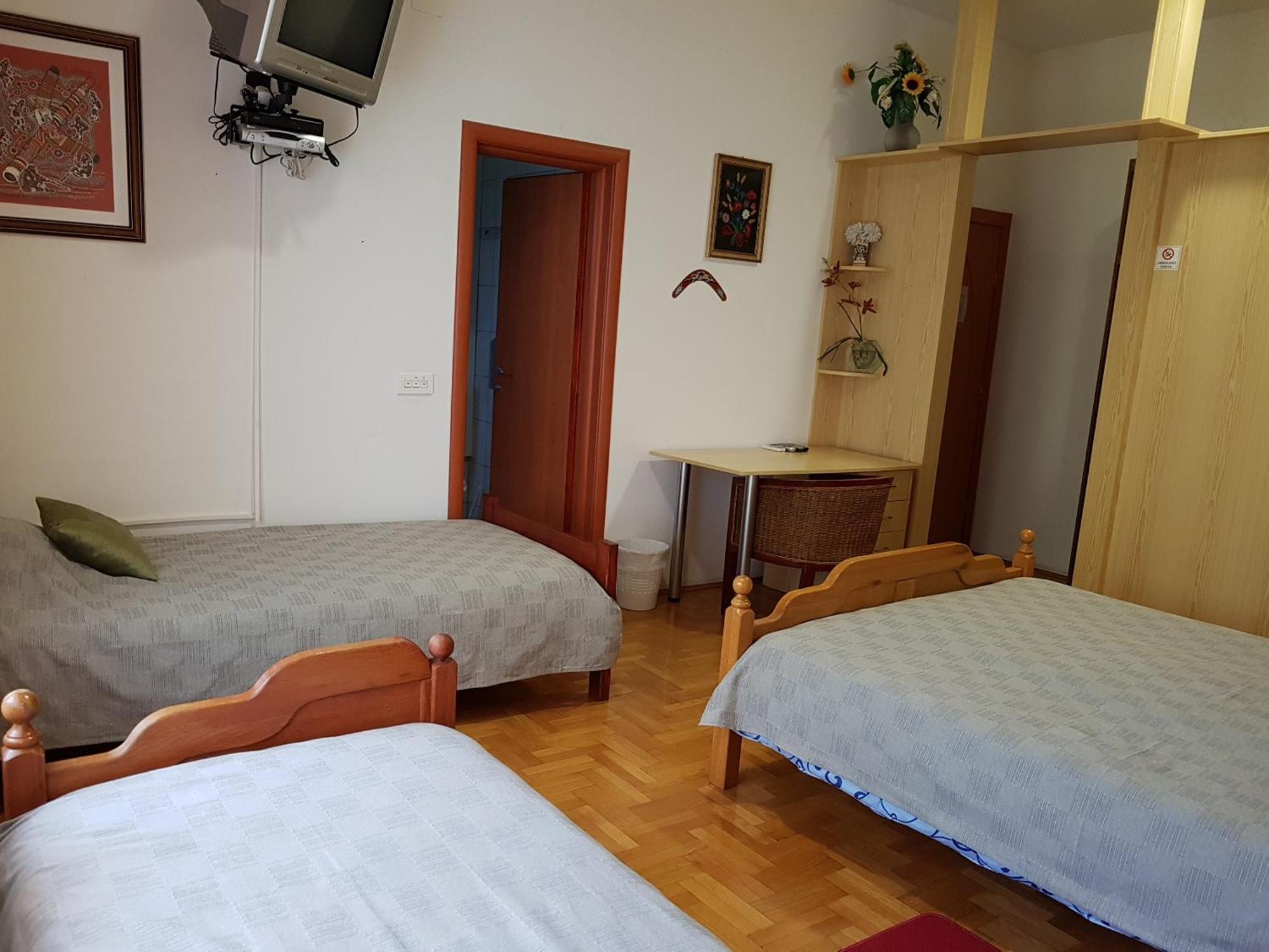 Prenociste Klas Pleternica Rum bild