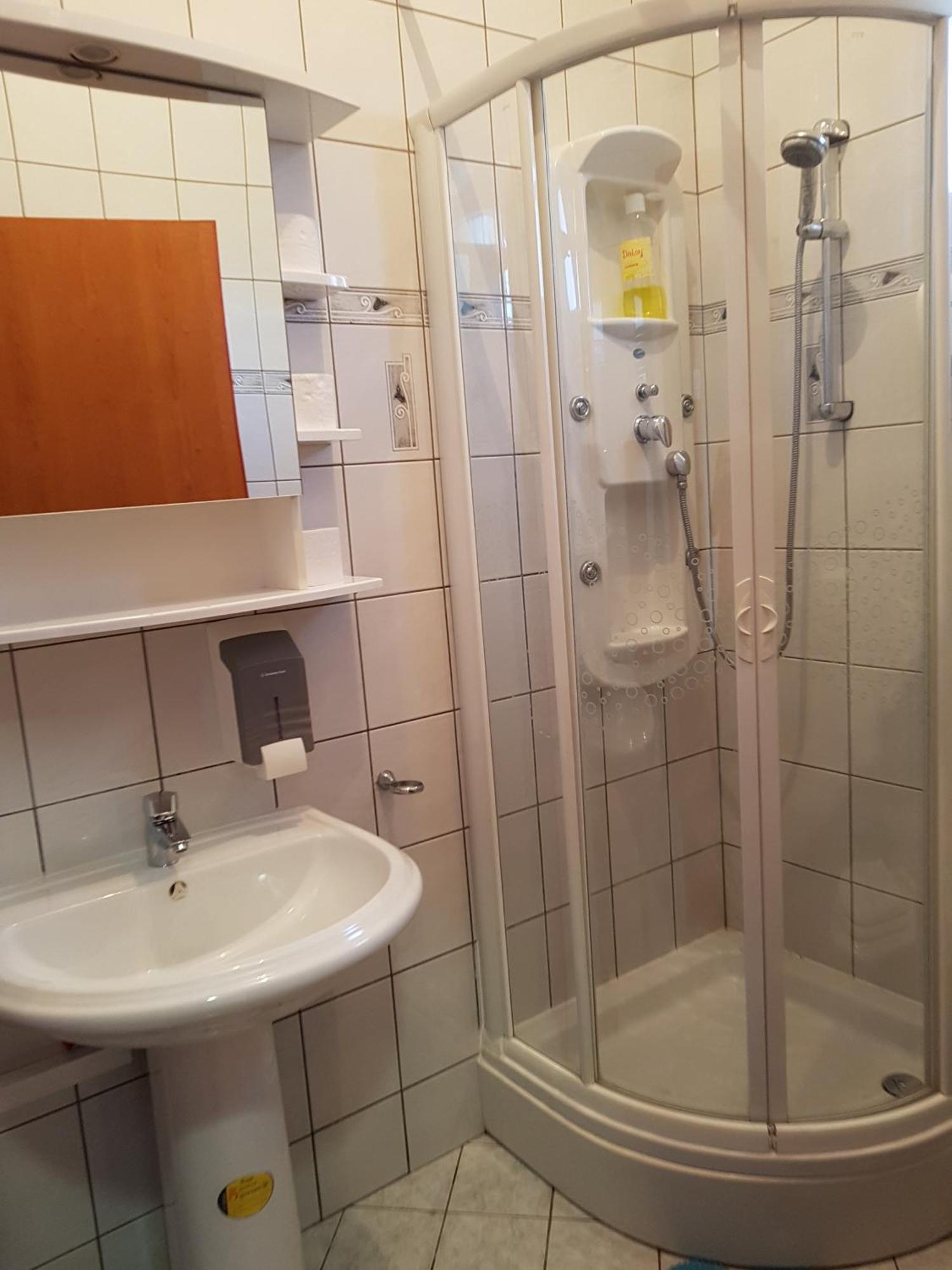 Prenociste Klas Pleternica Rum bild