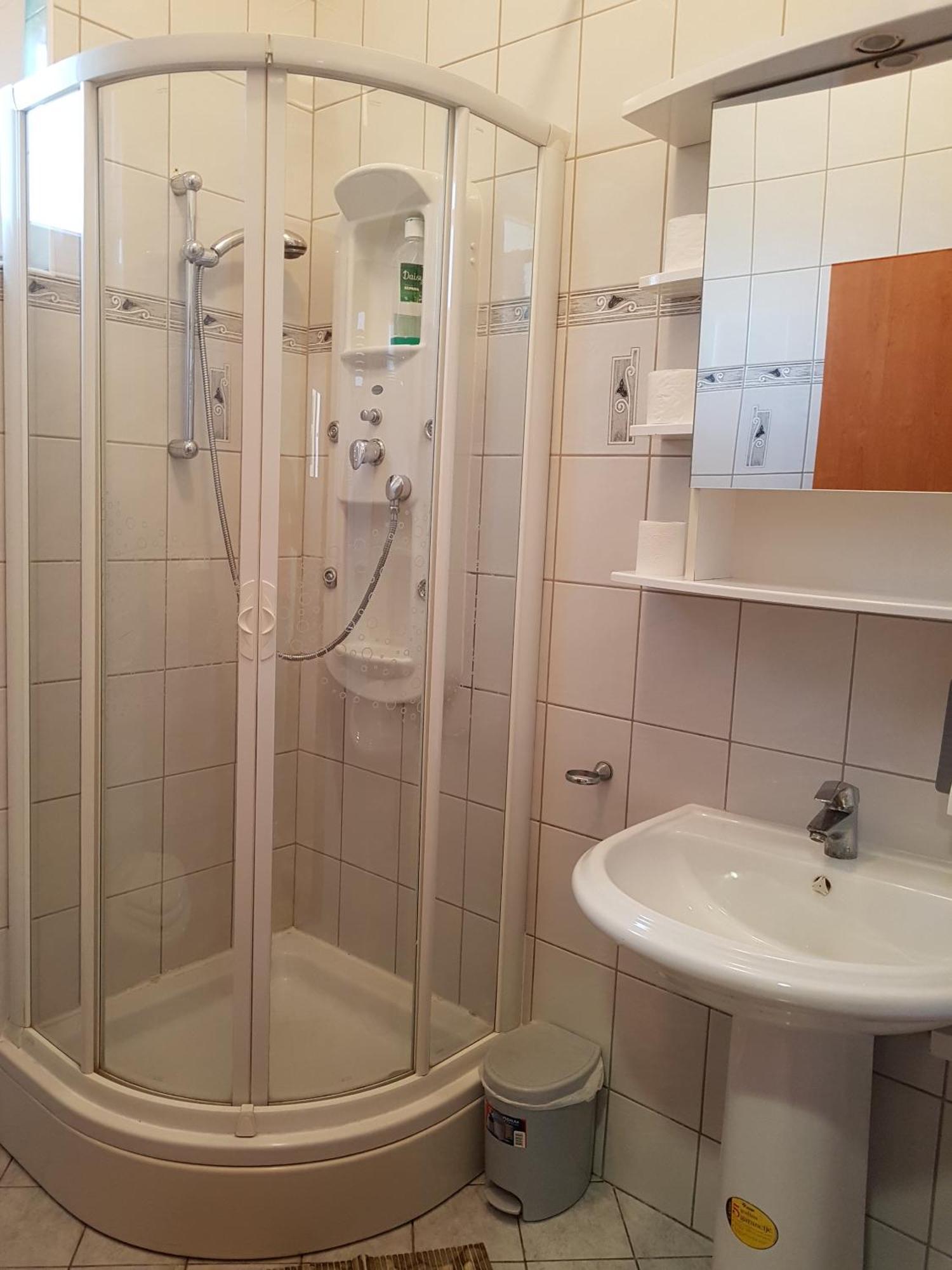 Prenociste Klas Pleternica Rum bild